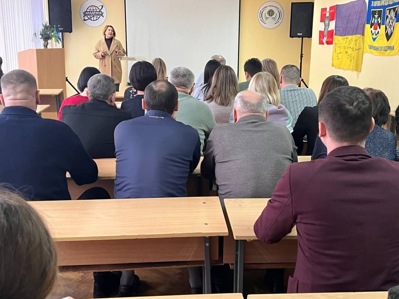 Для працівників та студентів спеціальності “Фінанси, банківська справа, страхування та фондовий ринок” Академії рекреаційних технологій і права  відбулася зустріч із заступником директора Західного регіонального управління з корпоративного бізнесу А-Банку Оксаною Туревич